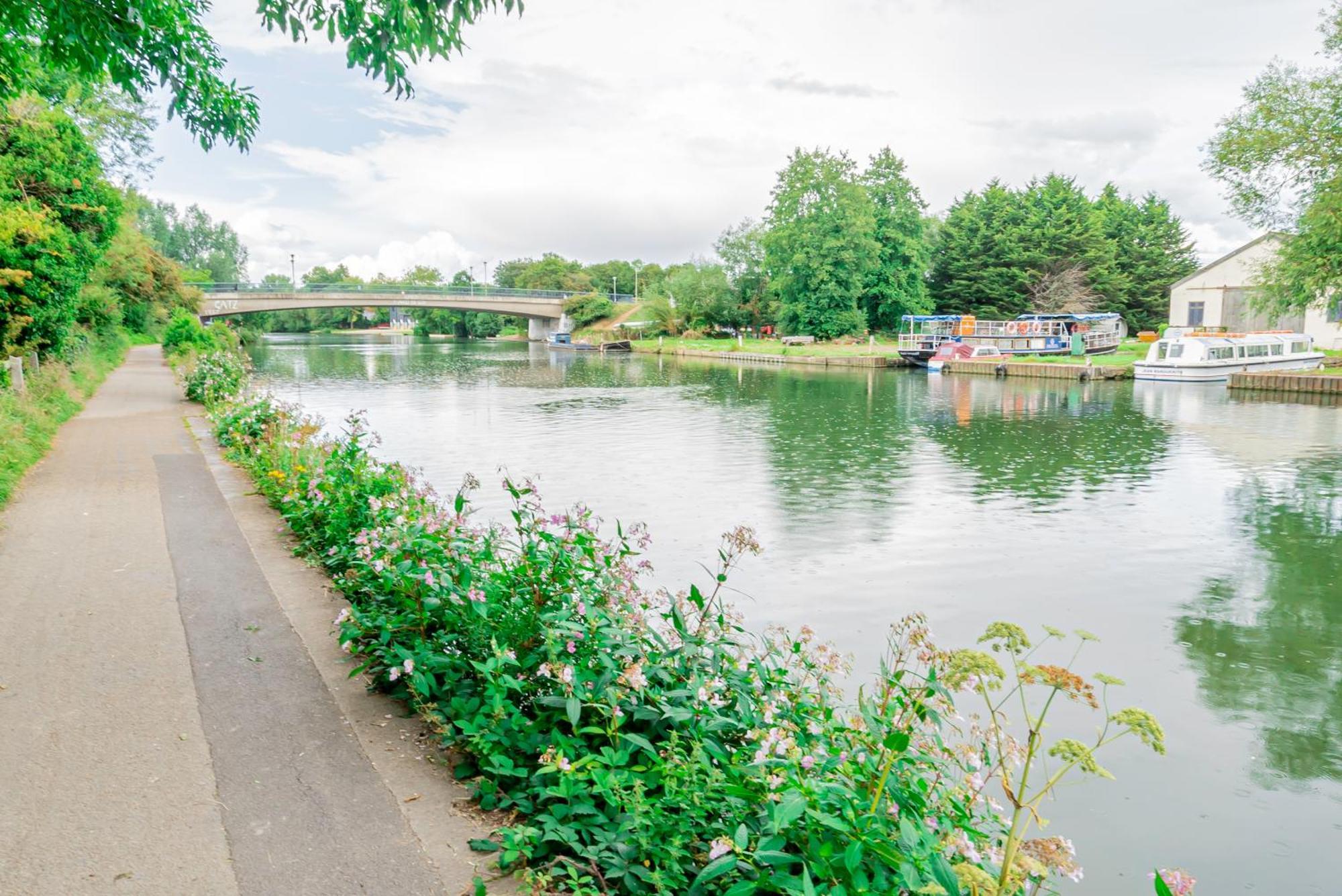 Charming 2-Bedroom Flat With A Garden And Free Parking At Abingdon Oxford Exterior foto